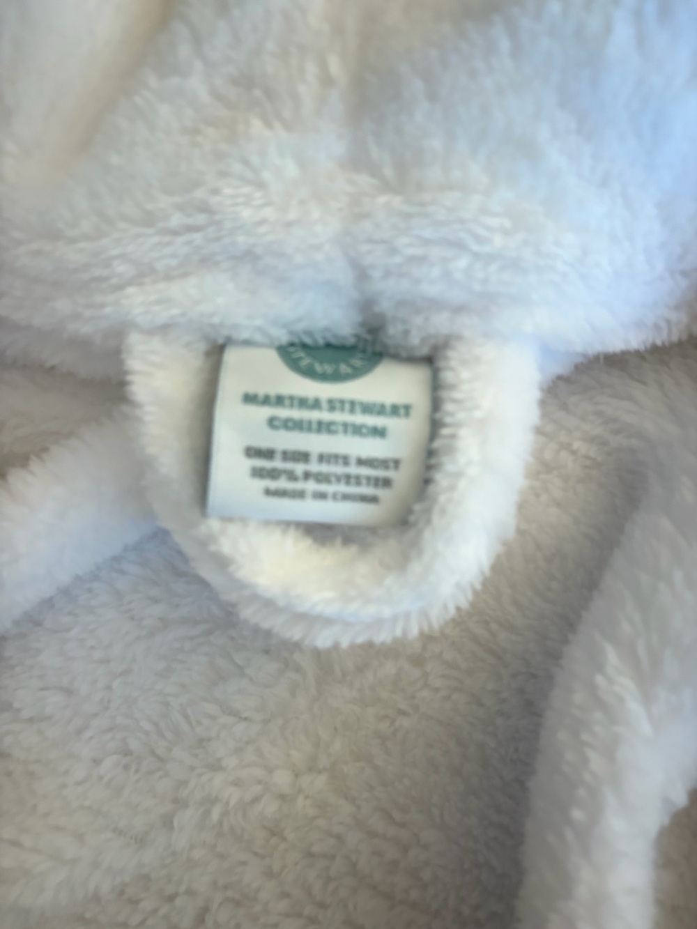 Martha Stewart Cozy Plush White Bath Robe NWT OS - Picture 3 of 4